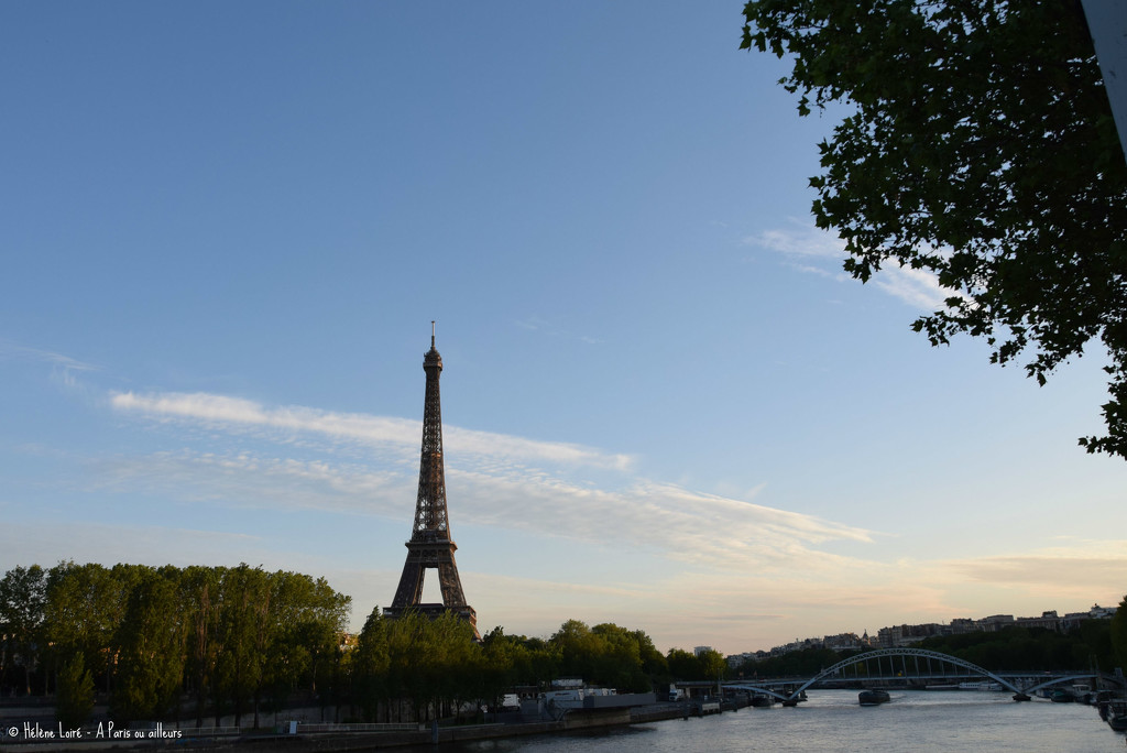 Walking home  by parisouailleurs