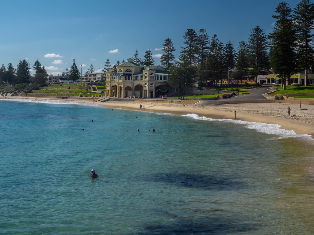 Cottesloe Beach by gosia