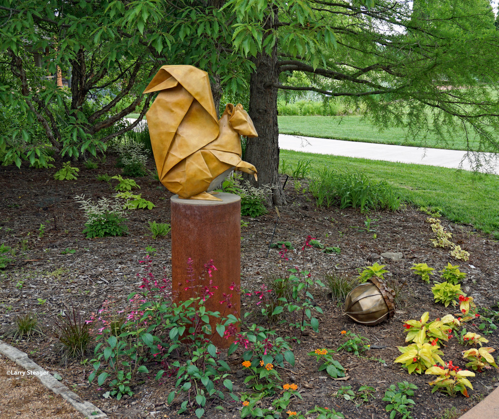 Squirrel and acorn origami by larrysphotos
