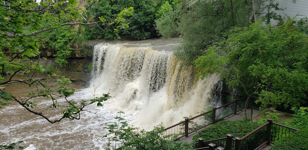 Chagrin Falls by brillomick
