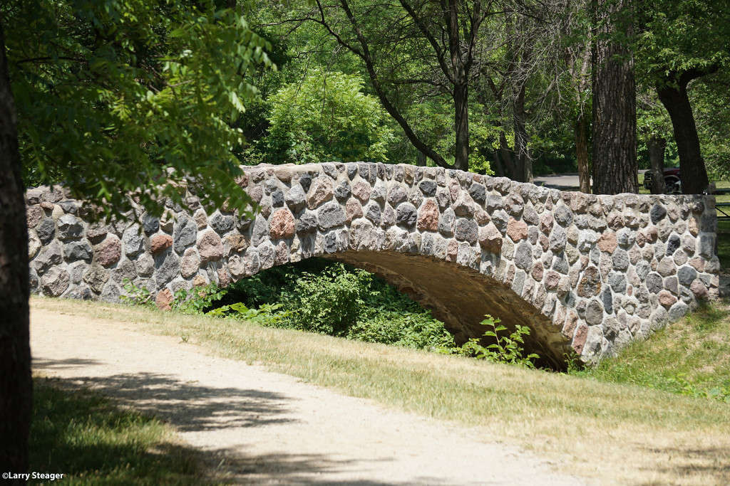 Stone bridge  by larrysphotos