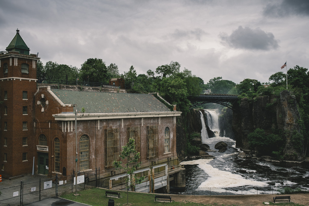 Power Station And The Falls by ramr
