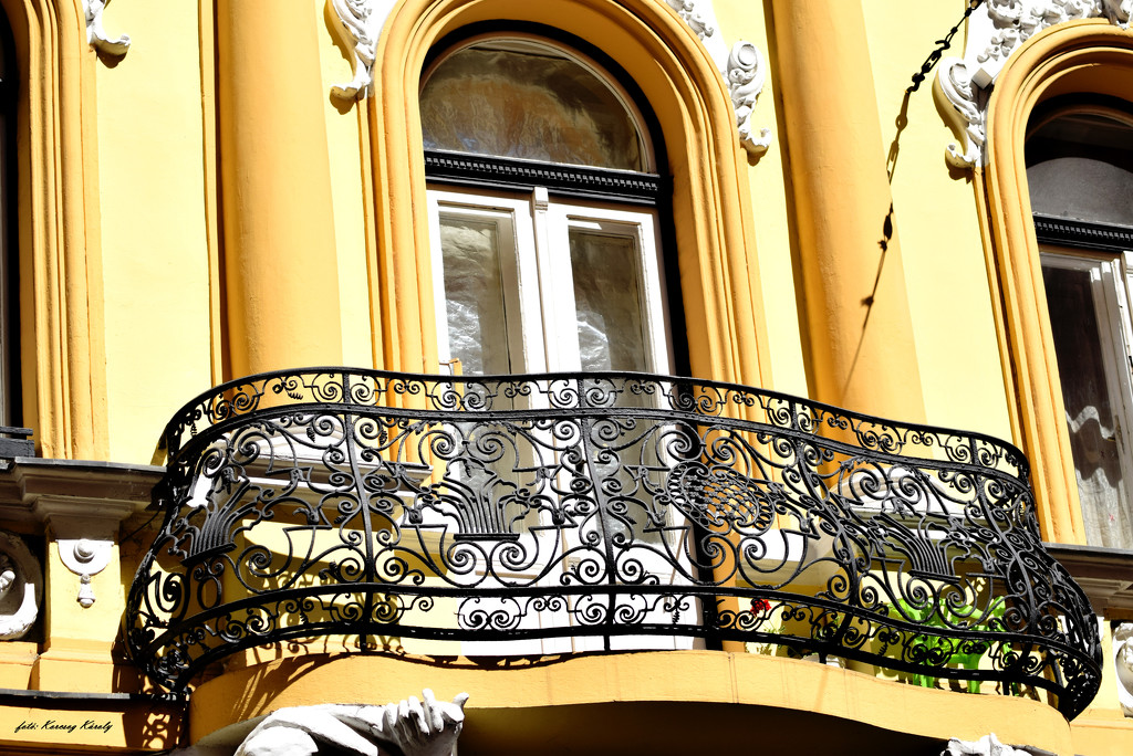 Decorative lattice balcony by kork