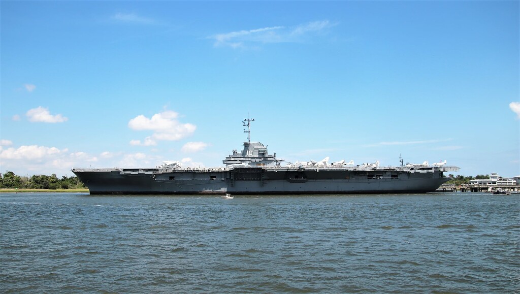 USS Yorktown by randy23