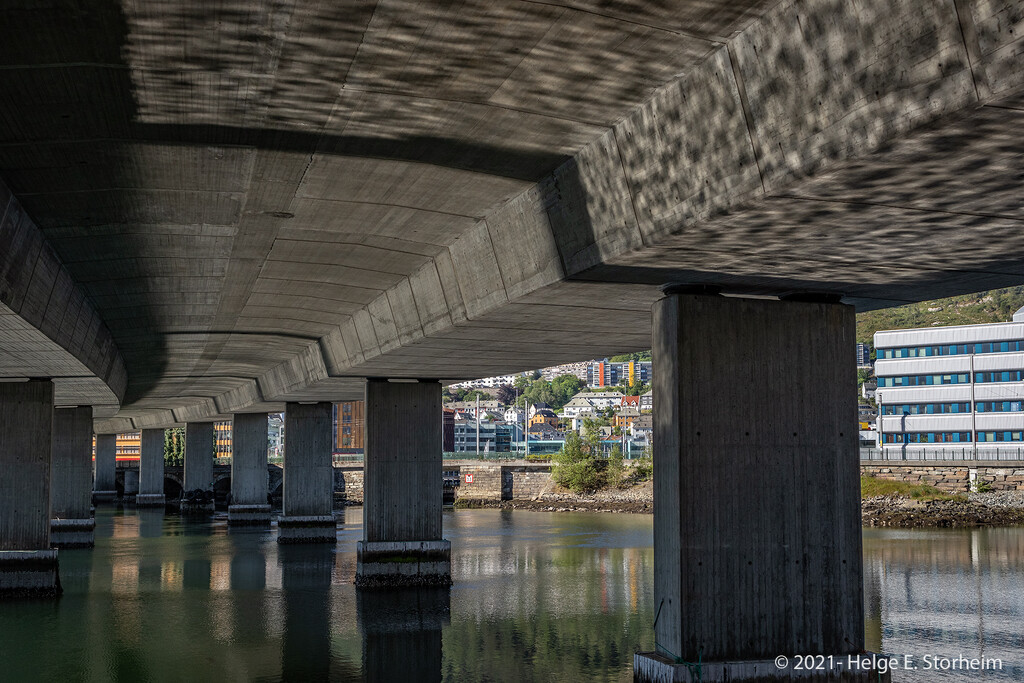 Under the bridge by helstor365