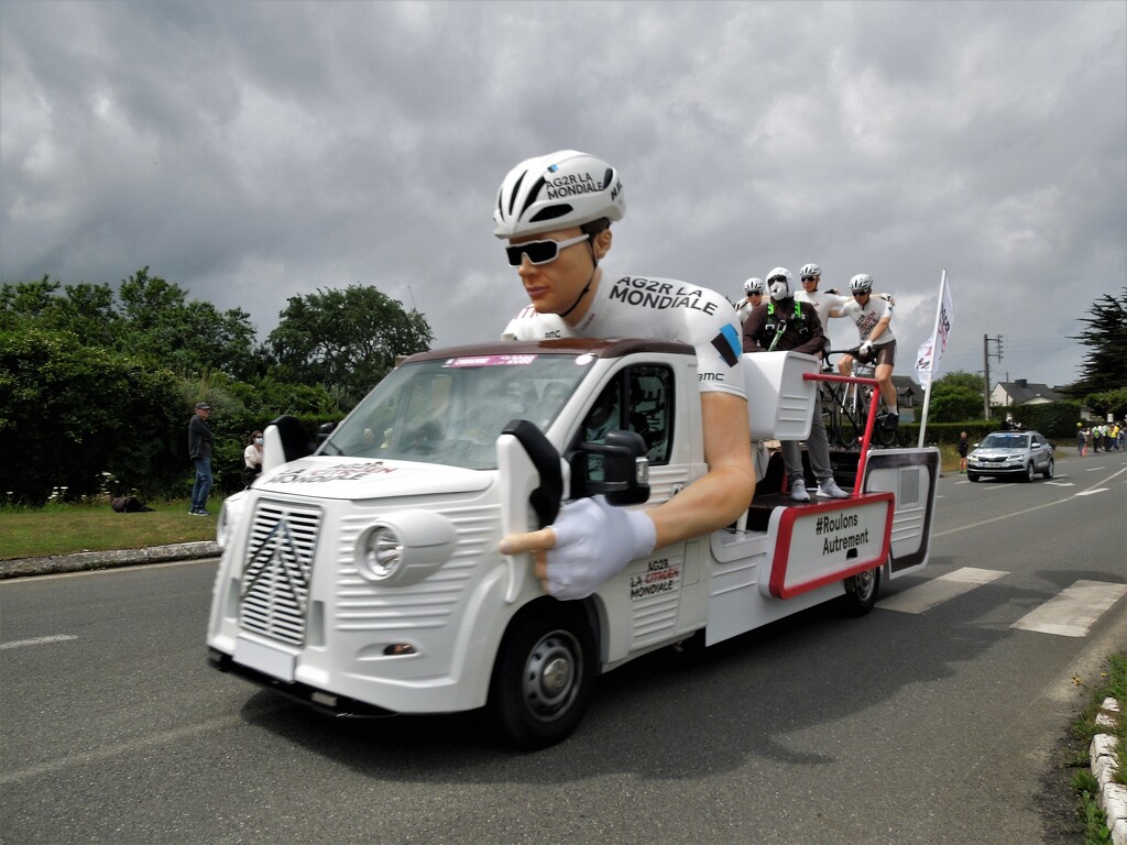 The publicity cavalcade of the Tour de France (1) by etienne