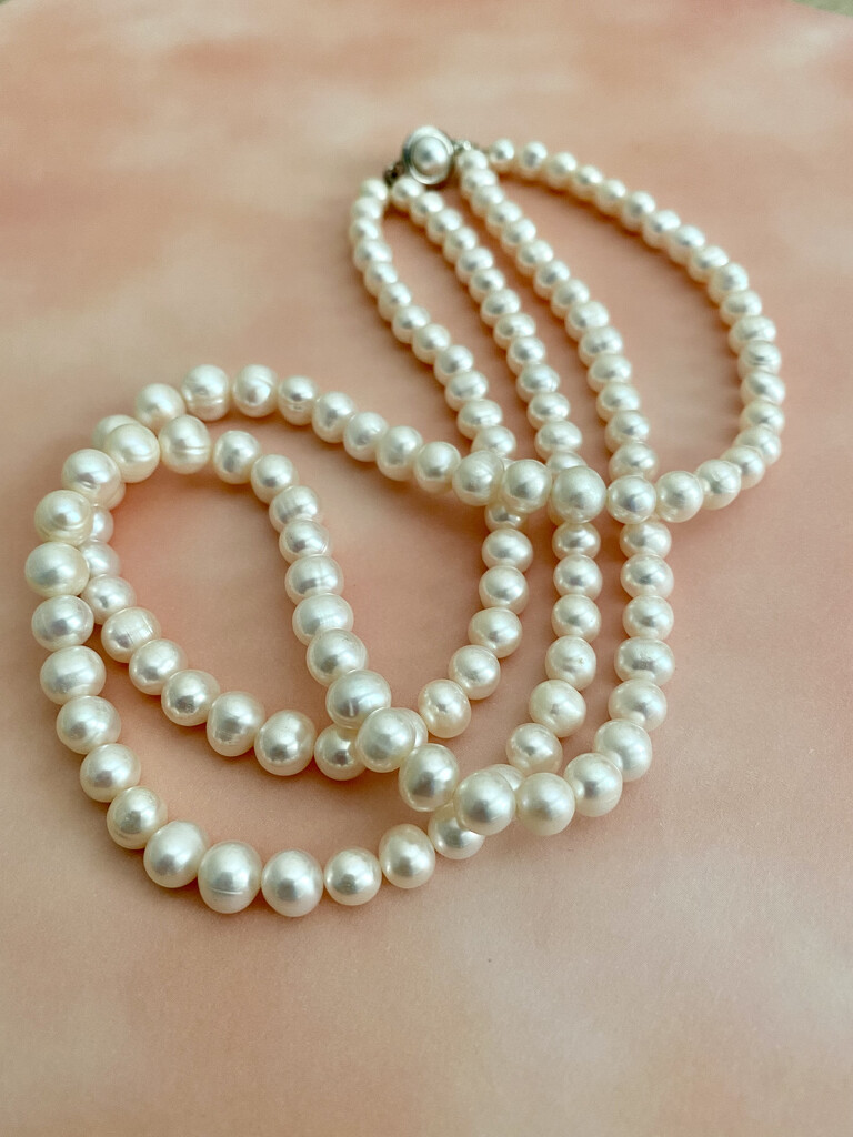 Pearls by kjarn
