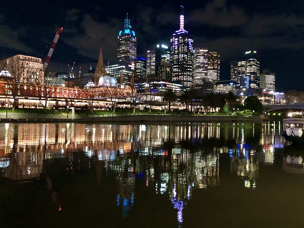 Melbourne by night by pictureme