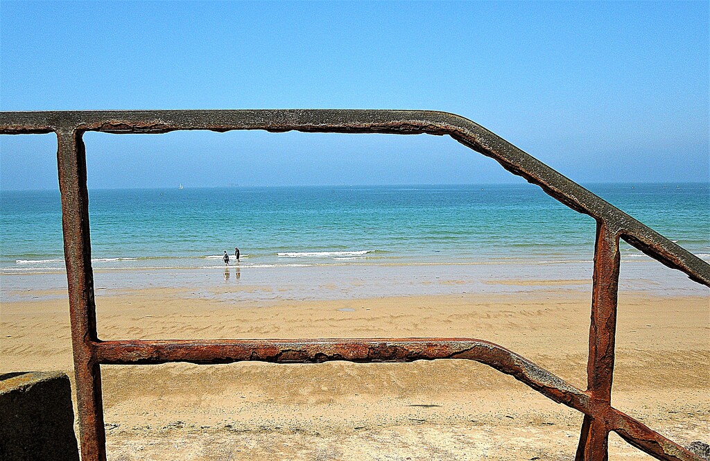 Rusty railing by etienne