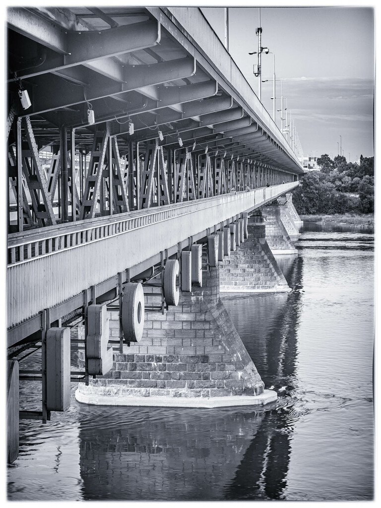 Double-decker bridge  by haskar