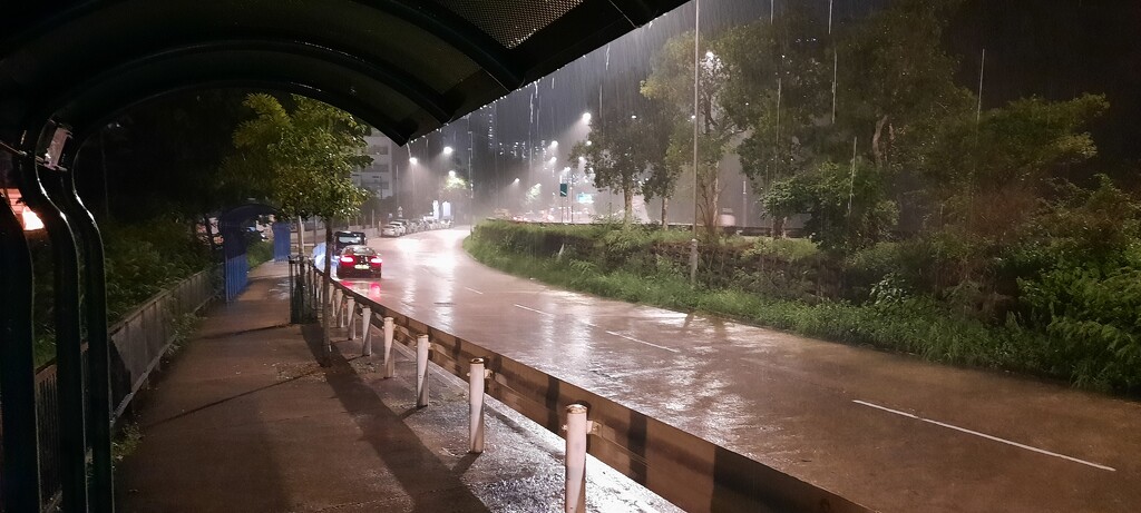 Sudden downpours  by wongbak
