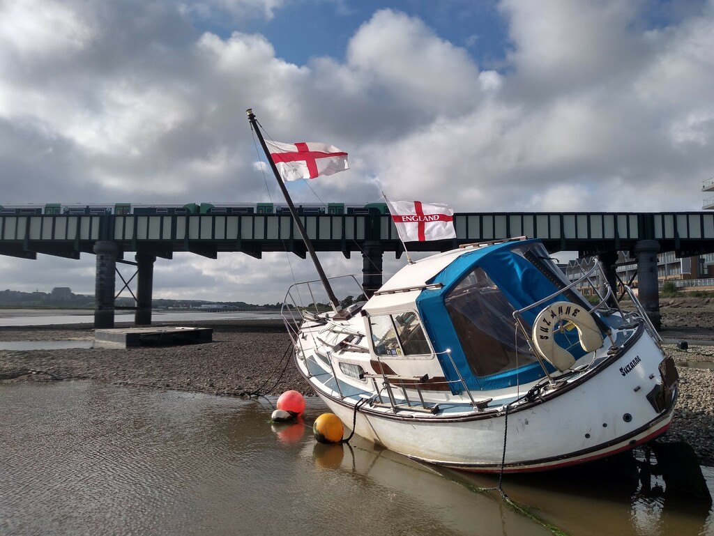 Boat on the River Adur by moirab