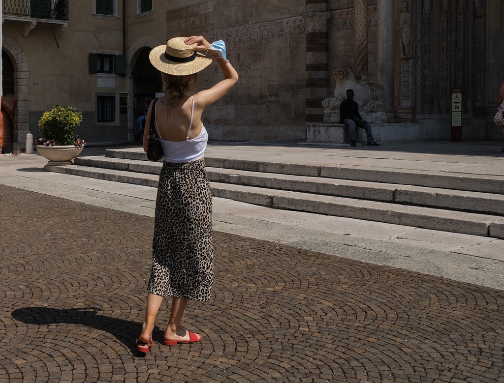 The tourist with the straw hat by caterina