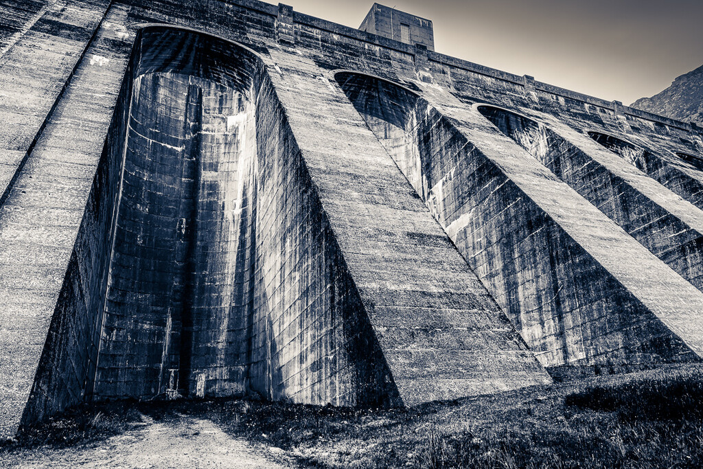 Sloy Dam Again by iqscotland