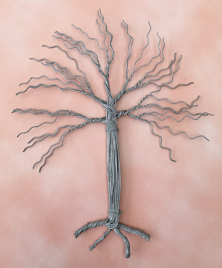 A weird wired tree by kjarn