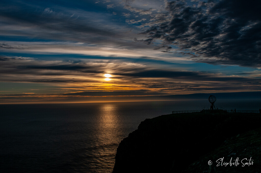 Midnight sun on the North Cape by elisasaeter