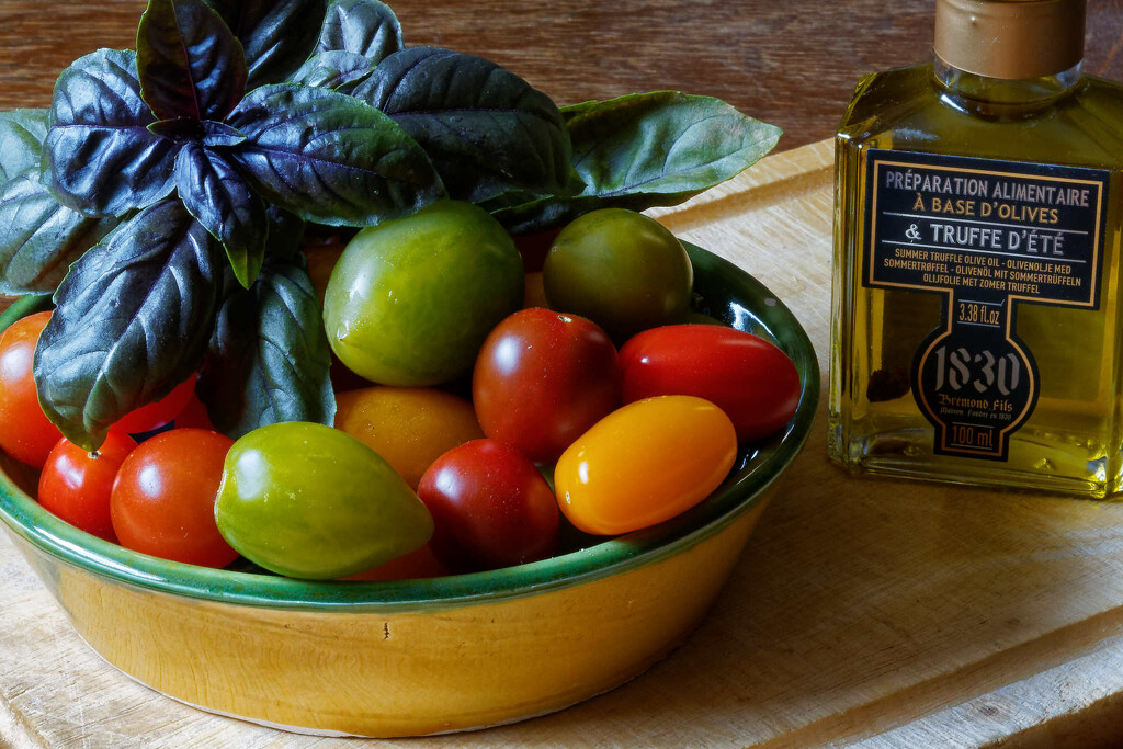 Tomates cerises, basilic & l'huile d'olives et truffes  by laroque
