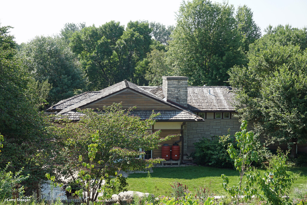 Hidden meeting building botanical garden by larrysphotos