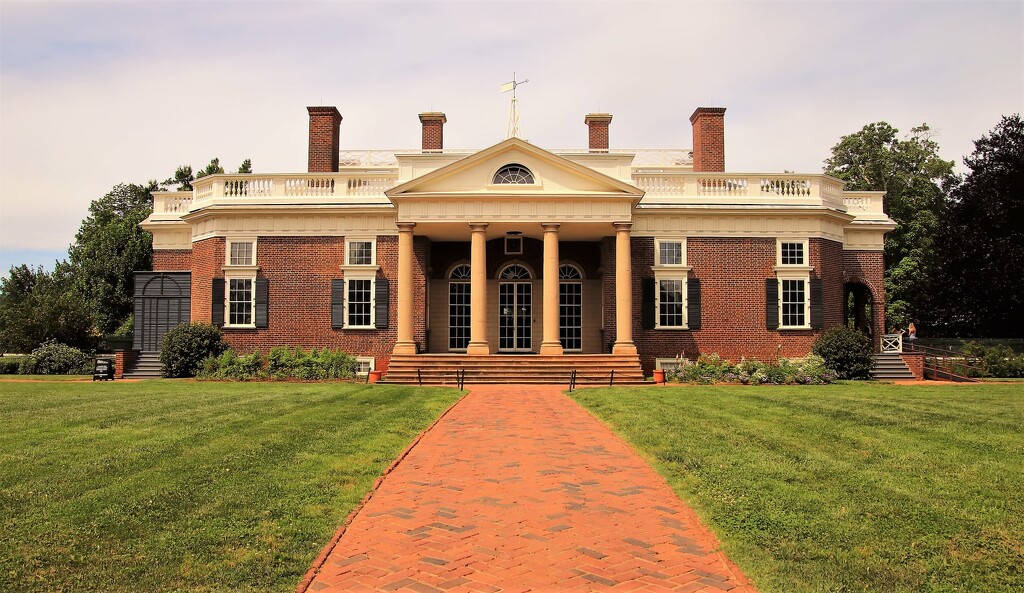Monticello Entrance  by randy23