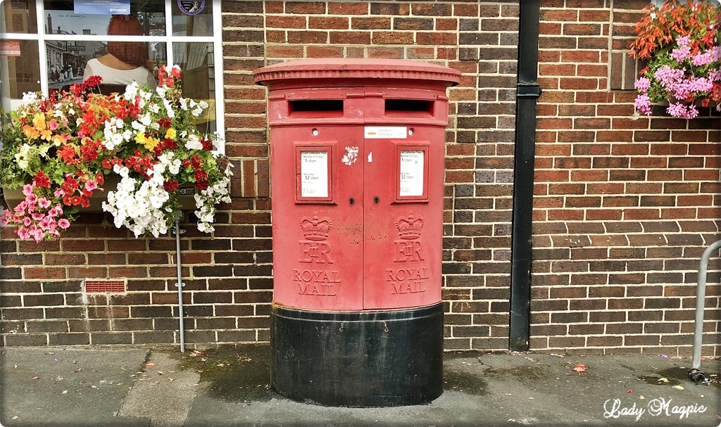 Postbox needs Weight Watchers. by ladymagpie