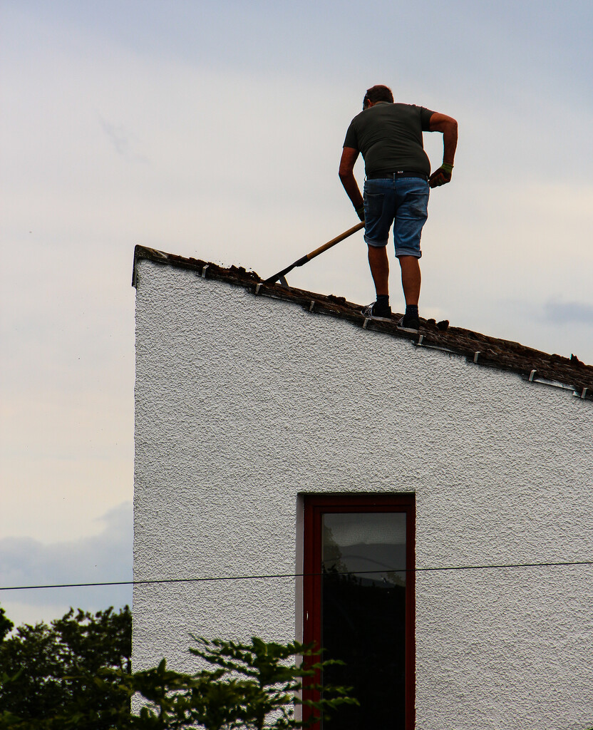 Sweeping the Roof by nodrognai