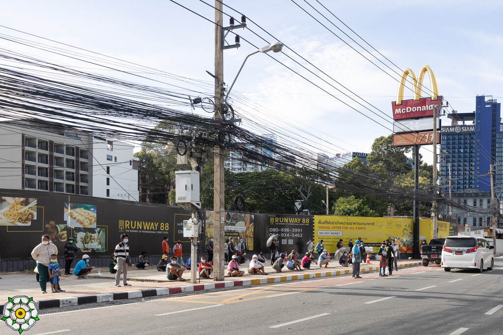 Free Food Handouts in Thailand by lumpiniman