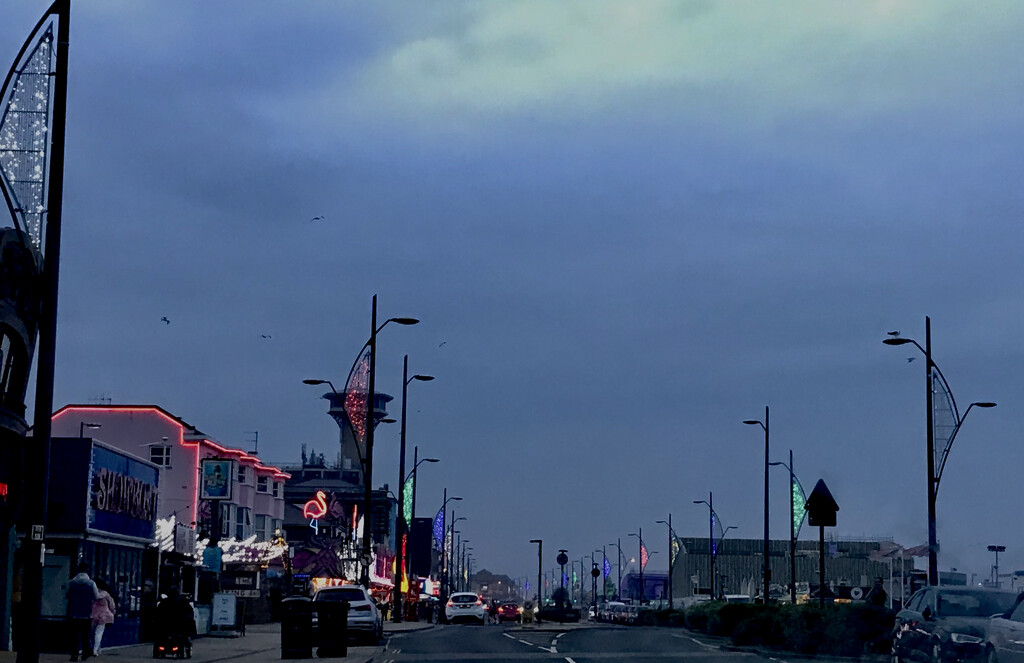 Yarmouth at dusk by daffodill