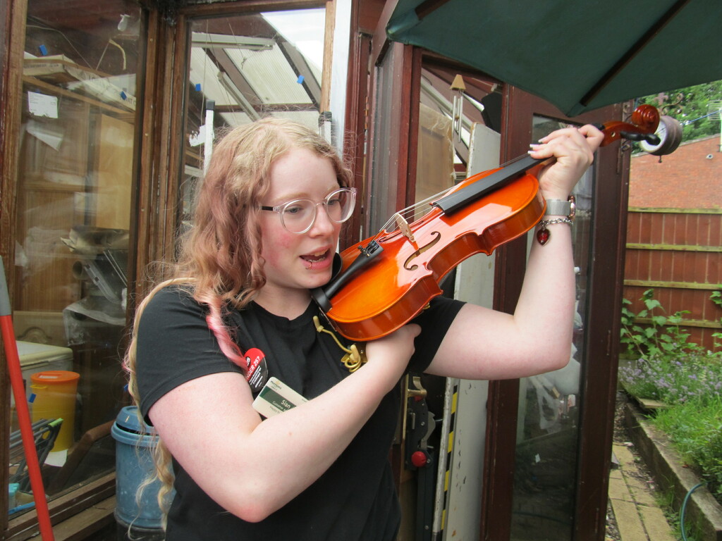 My daughter has purchased a violin by speedwell