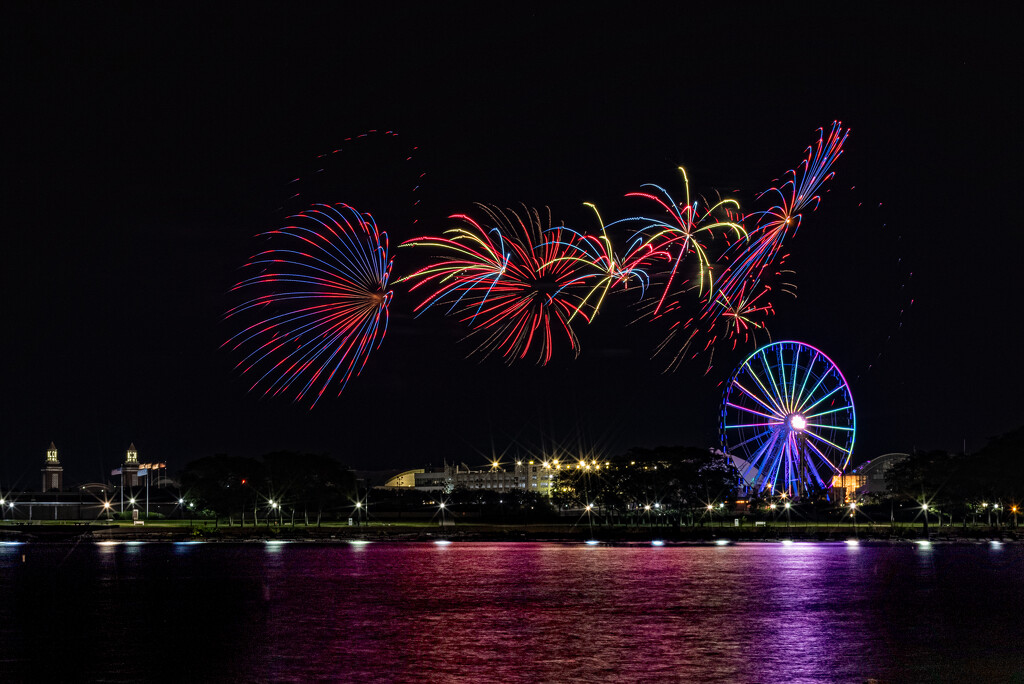 Navy Pier Fireworks by jyokota