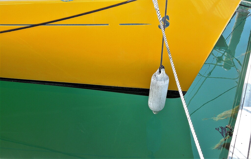 The yellow mooring by etienne