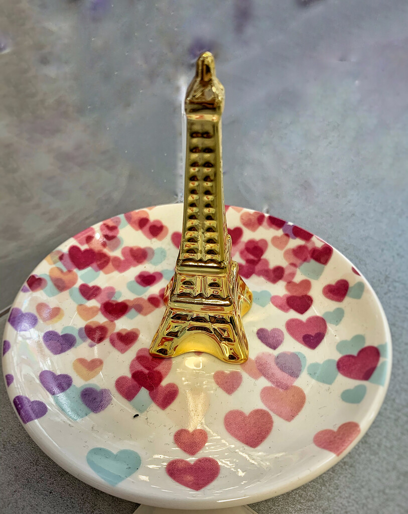 Hearts surrounding the Eiffel Tower.  by cocobella