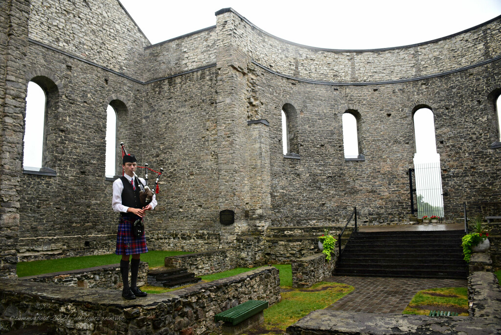the lone piper at The Ruins by summerfield