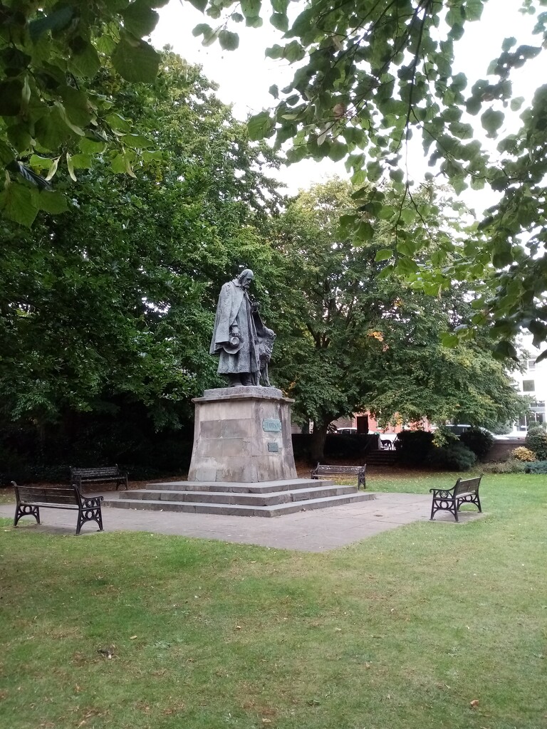 Tennyson Statue, Lincoln  by g3xbm