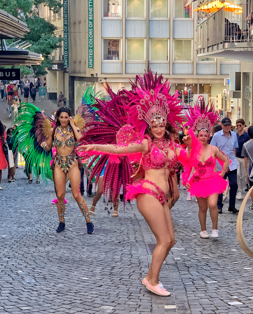 Samba in Lausanne.  by cocobella