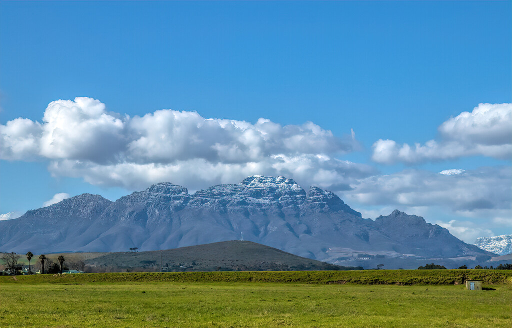 Even Simonsberg had a dusting of snow by ludwigsdiana
