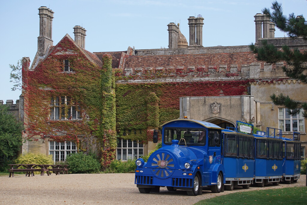 Marwell Hall and the Marwell Express  by quietpurplehaze
