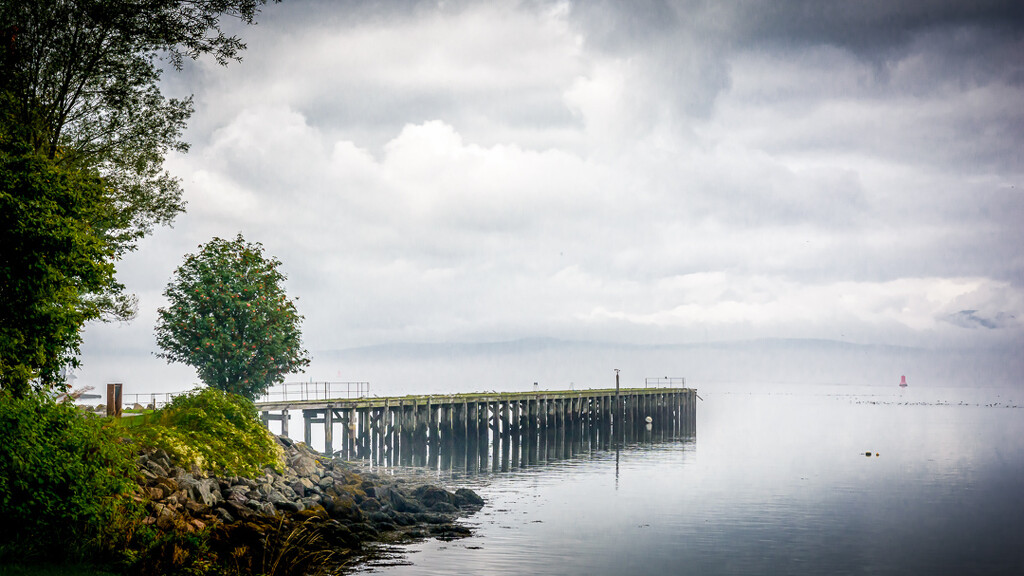 Disused pier, Port Glasgow by iqscotland