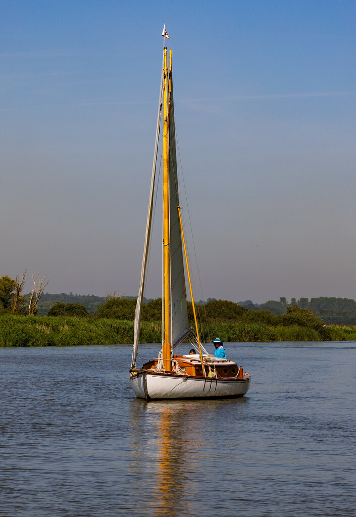 Yacht at Oulton Broad by peadar