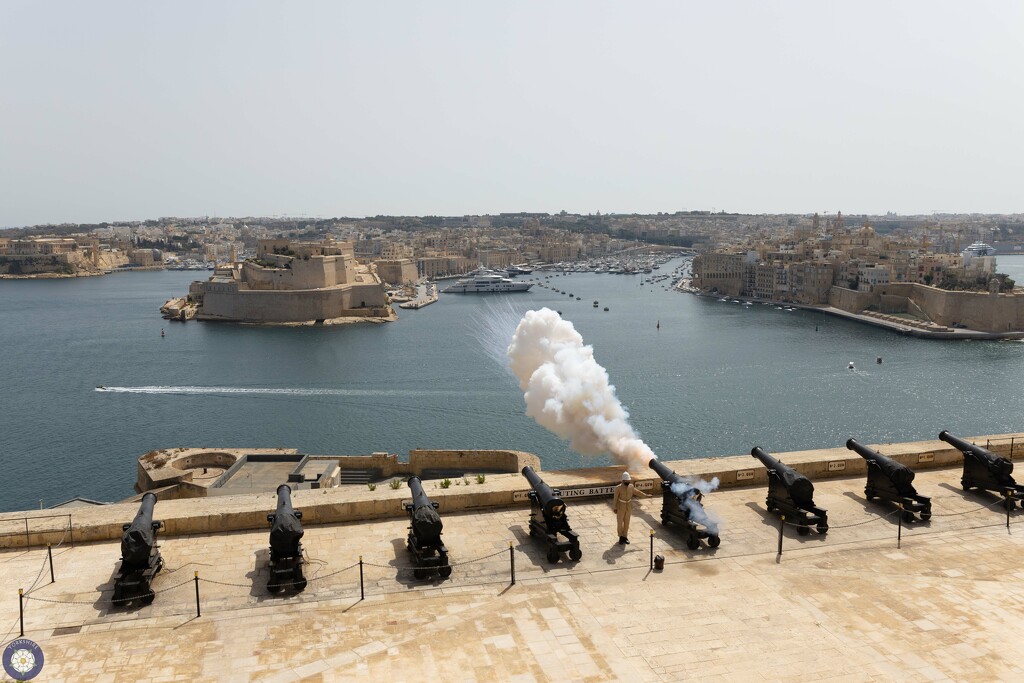 Cannon Fire from Saluting Bay by lumpiniman