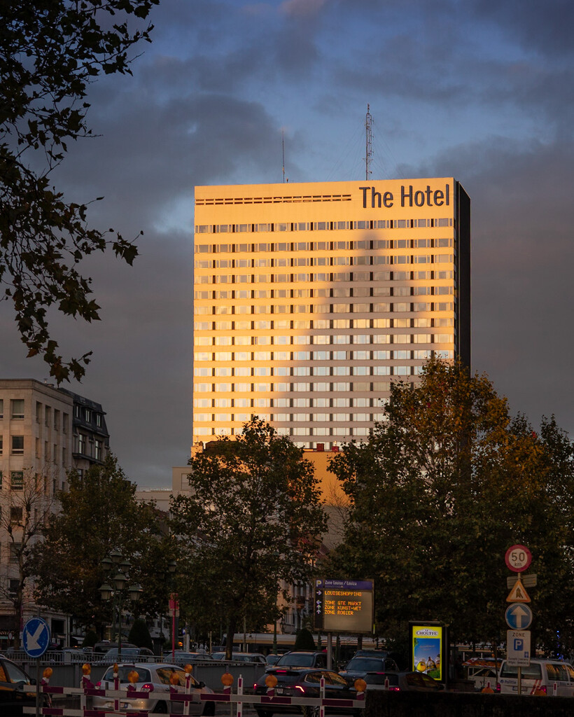 The Hotel - near the (huge) Justice Palace by pingu