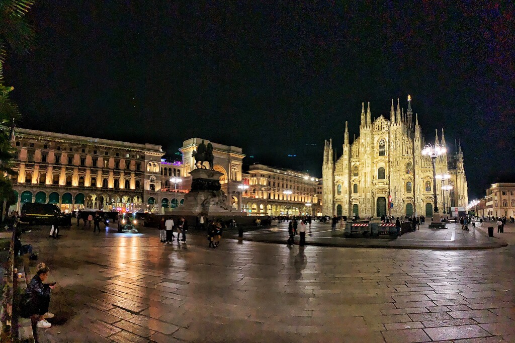 Piazza del Duomo.  by cocobella
