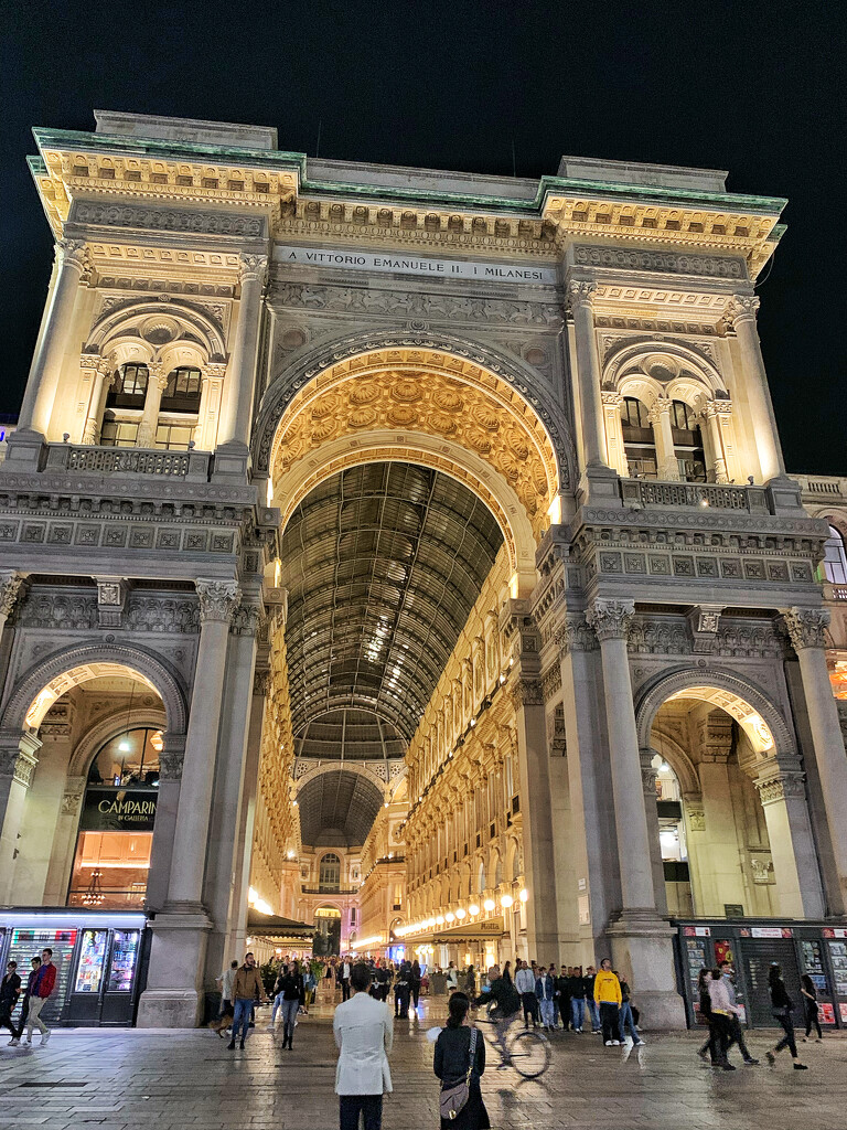 Entrance of galleria Vittorio Emanuele by cocobella