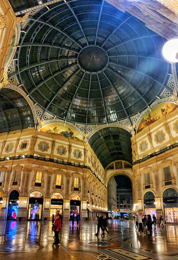 Galleria Vittorio Emanueleby night.  by cocobella