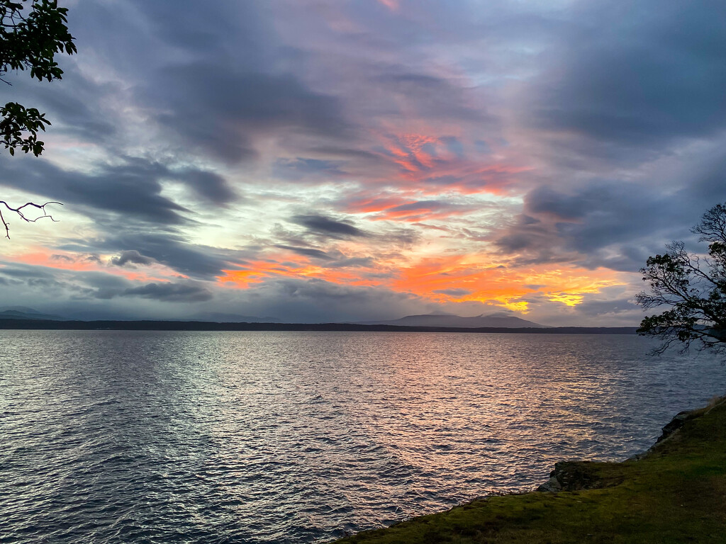 Island sunset by kwind