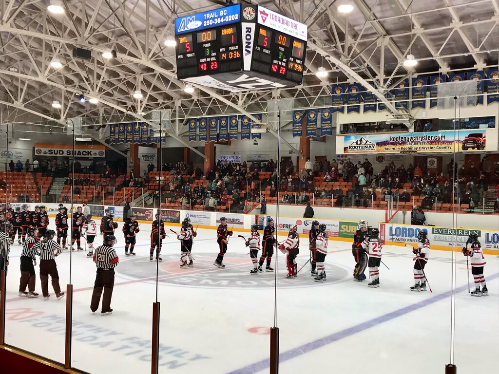 Team Canada vs Smoke Eaters by kiwichick