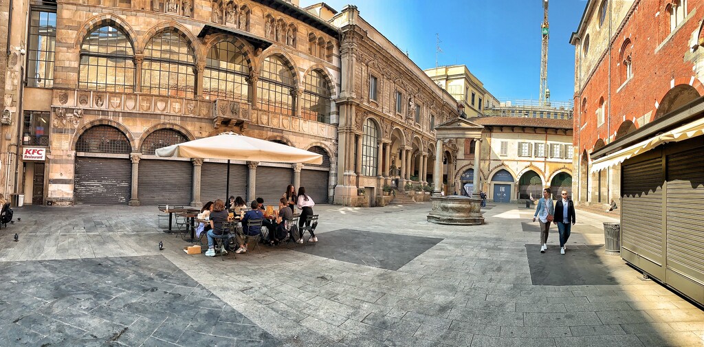 Piazza.  by cocobella