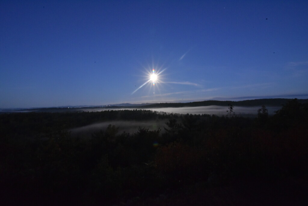 Moon over the fog by dianen