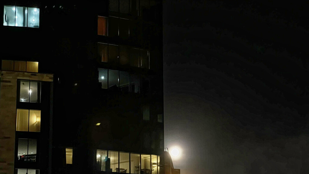 2021-10-20 Moonrise by cityhillsandsea