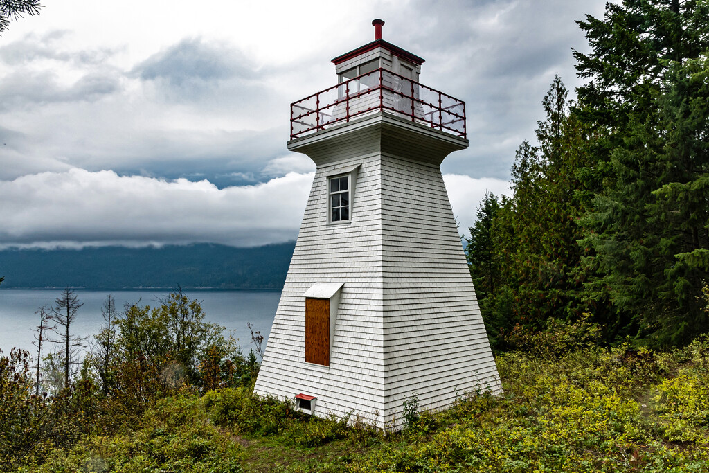 Pilot Bay Lighthouse by farmreporter