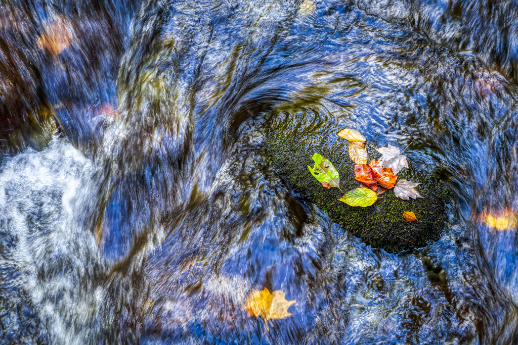 Swirling Water by kvphoto